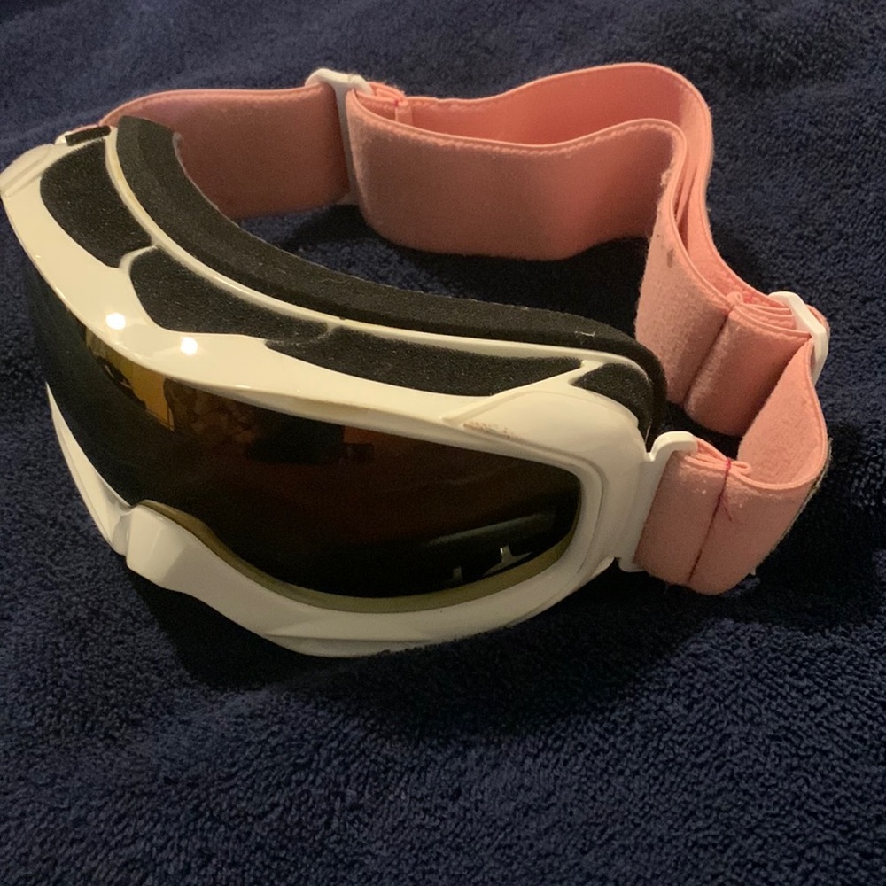 Ski glasses